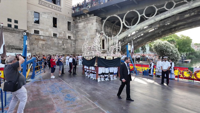 Procesión Fluvial de la Virgen del Carmen del Puente de Triana